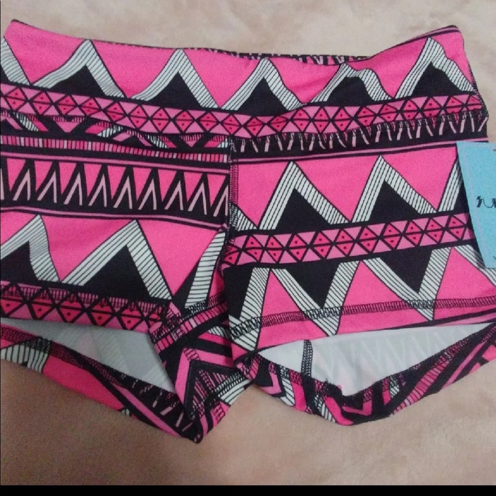 FLEO M Tribe NWT